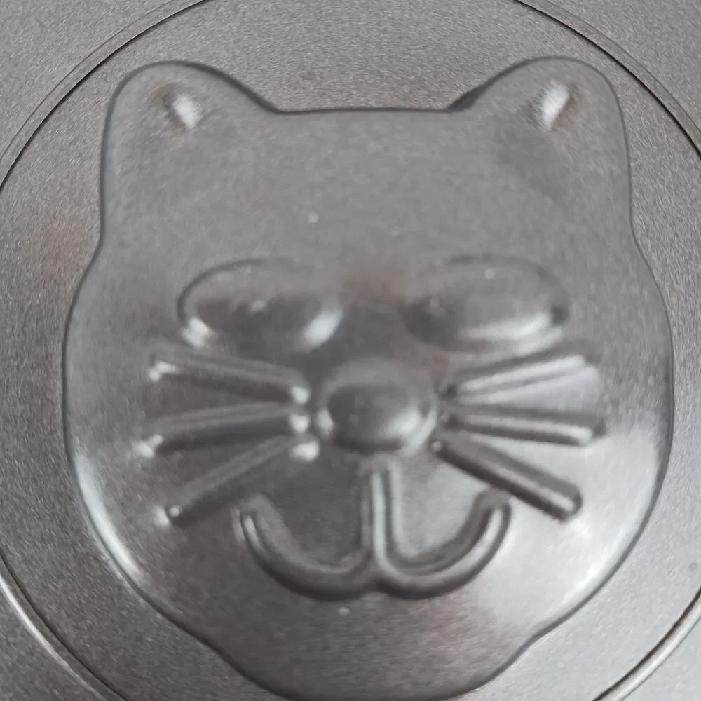 Wilton Halloween Cookie Treat Shapes Pan Mummy Cat Bat Ghost Spider Pumpkin